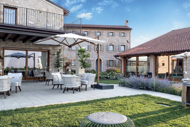 Зонт профессиональный 2.9х2.9 м Astro Timber имитация ироко, слоновая кость 2900х2900 мм