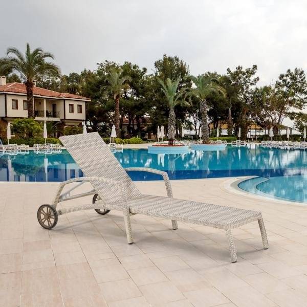 Шезлонг-лежак плетеный A35C2-W85 Latte с матрасом