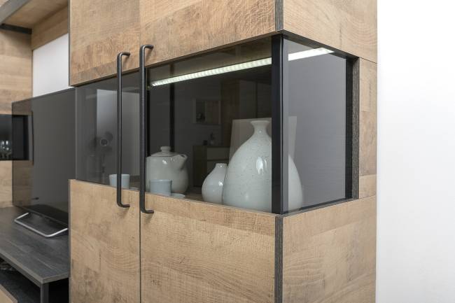 Комод с витриной и подсветкой и комод с ящиками Трувор цвет дуб гранж песочный/интра